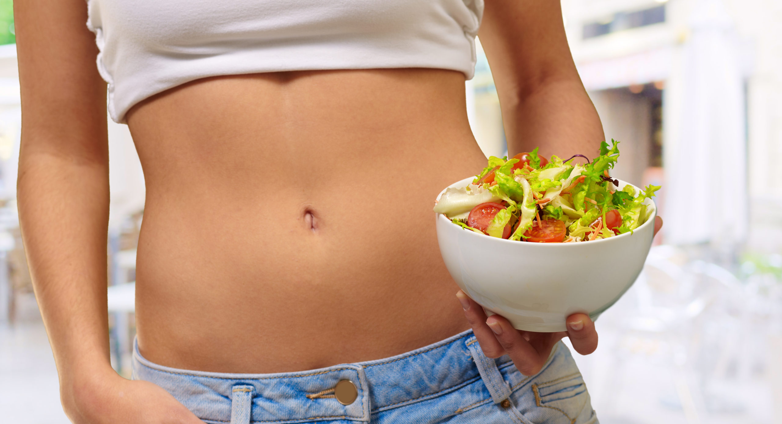Лишний вес здорово. Правильное питание. Питание и стройность. Еда в животе. Здоровый живот женщины.